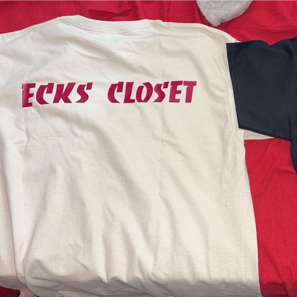 ECKS CLOSET - Picture 2 of 2